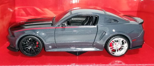 FORD MUSTANG STREET RACER MAISTO ESCALA 1:24