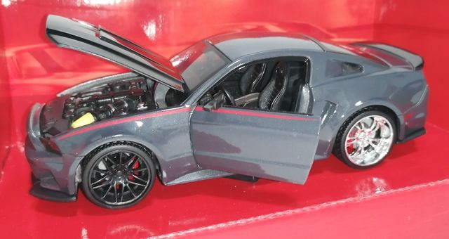 FORD MUSTANG STREET RACER MAISTO ESCALA 1:24