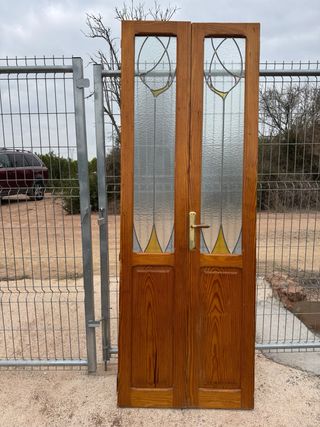 Puertas antiguas de madera con cristal