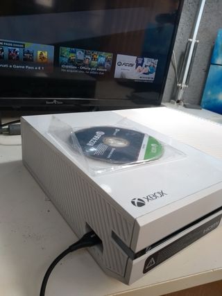 Xbox One Bianca con FIFA 23