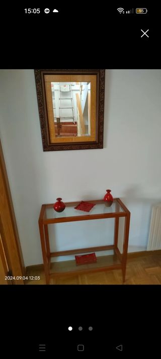 Recibidor con espejo y mesa de cristal