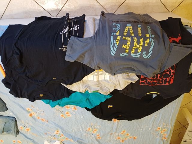 7 Magliette vari cori e marche  ragazzo taglia 12 