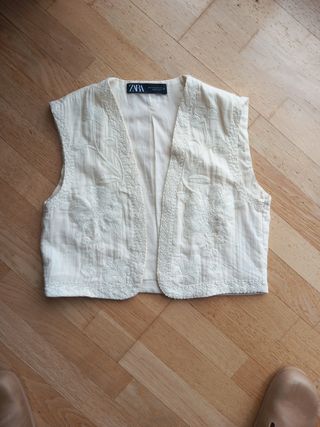 Chaleco Zara Beige Bordado