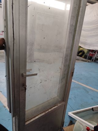 Puerta de aluminio con cristal