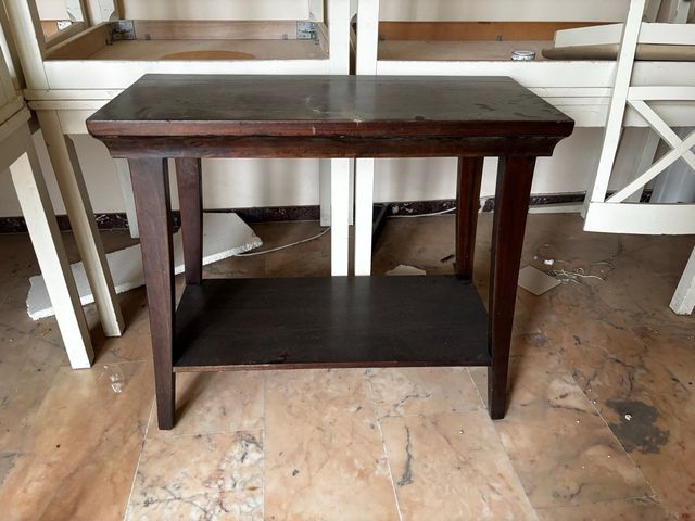 Mesa de apoyo de madera