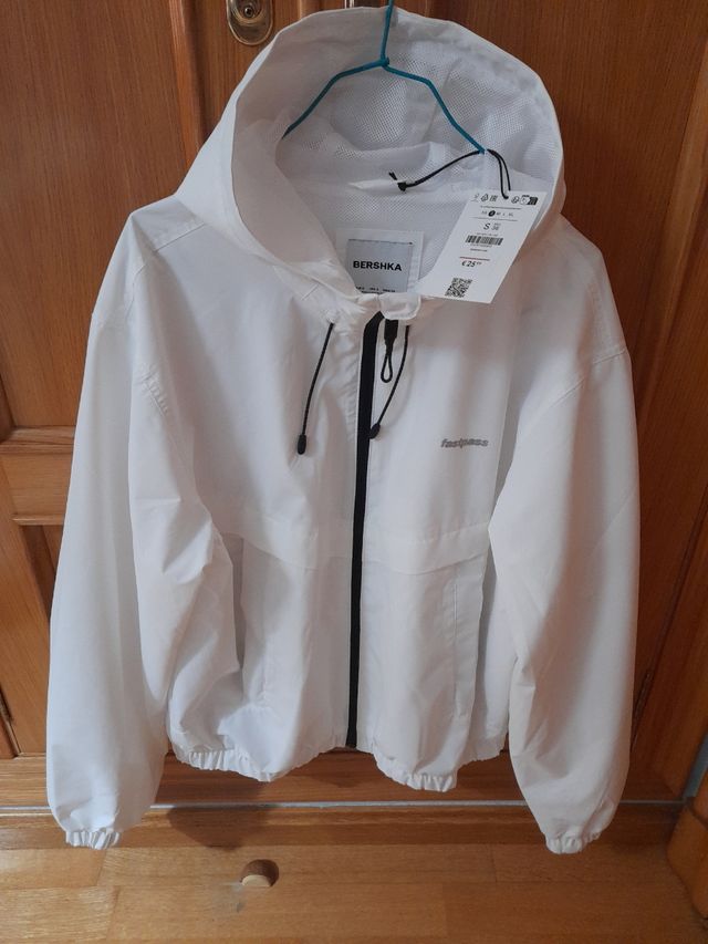 Cazadora Bershka blanca talla S