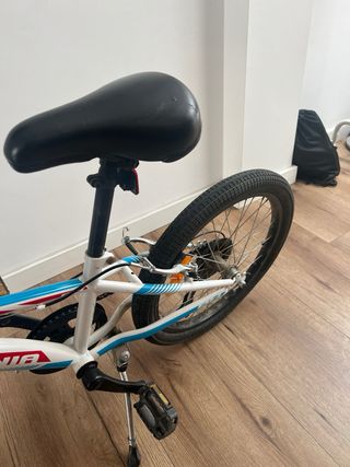 Bicicleta California BH Blanca Azul y Roja 20”