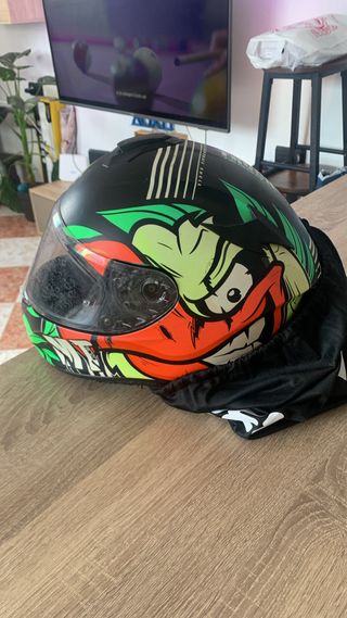 Casco Moto MT con Diseño Divertido