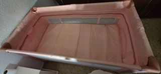 Cuna de viaje para bebé color rosa pastel