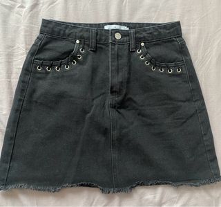 Falda vaquera negra con ojales