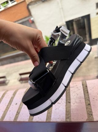 Sandalias plataforma Gioseppo negras