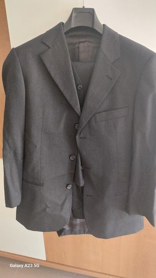Traje Boss Gris Completo Chaleco y Pantalón 