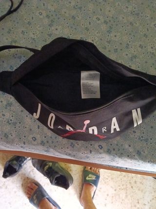 Riñonera Jordan Negra