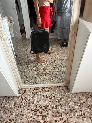 Mochila negra gris nueva con etiqueta escuela