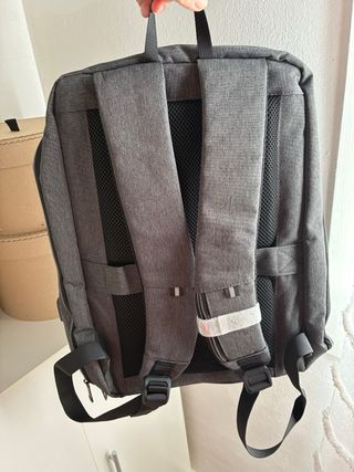 Mochila negra gris nueva con etiqueta escuela