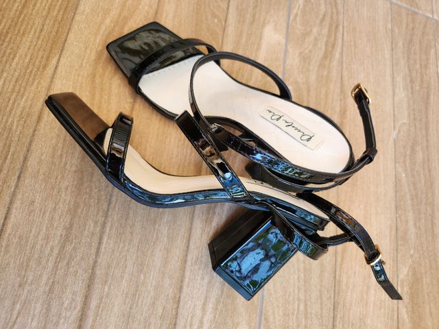 Sandalias de tacón negras