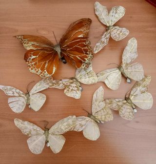 Farfalle decorative marroni e oro