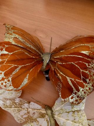 Farfalle decorative marroni e oro