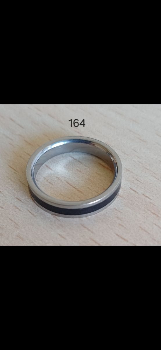 Anello acciaio con inserto nero