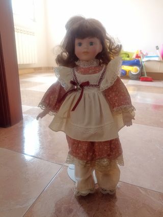 Muñeca de porcelana antigua