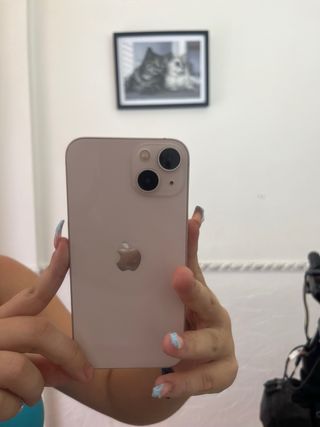 iPhone 13 en rosa