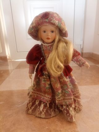 Muñeca de porcelana vintage