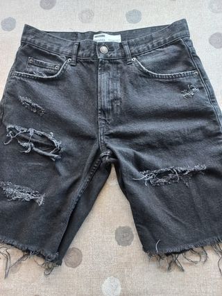 Pantalón corto vaquero Bershka negro desgastado