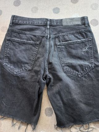 Pantalón corto vaquero Bershka negro desgastado