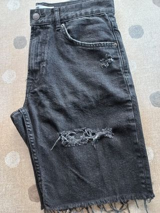 Pantalón corto vaquero Bershka negro desgastado
