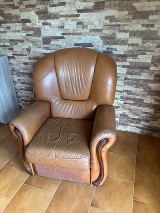 Tresillo y butaca de piel marrón