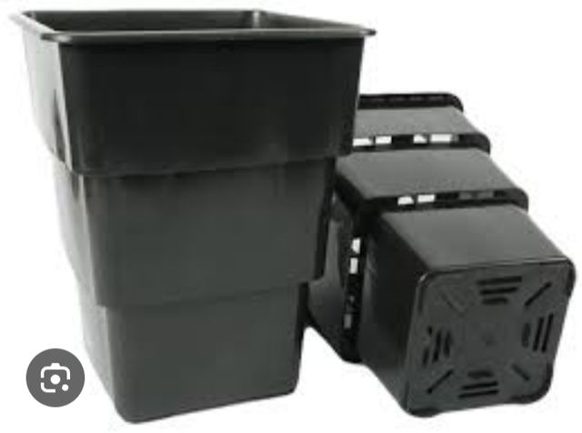 Vasos Quadrados Pretos em Plástico