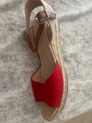 Alpargatas de mujer rojas y beige
