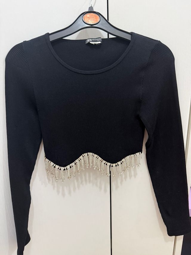 Camiseta Zara manga larga con pedrería