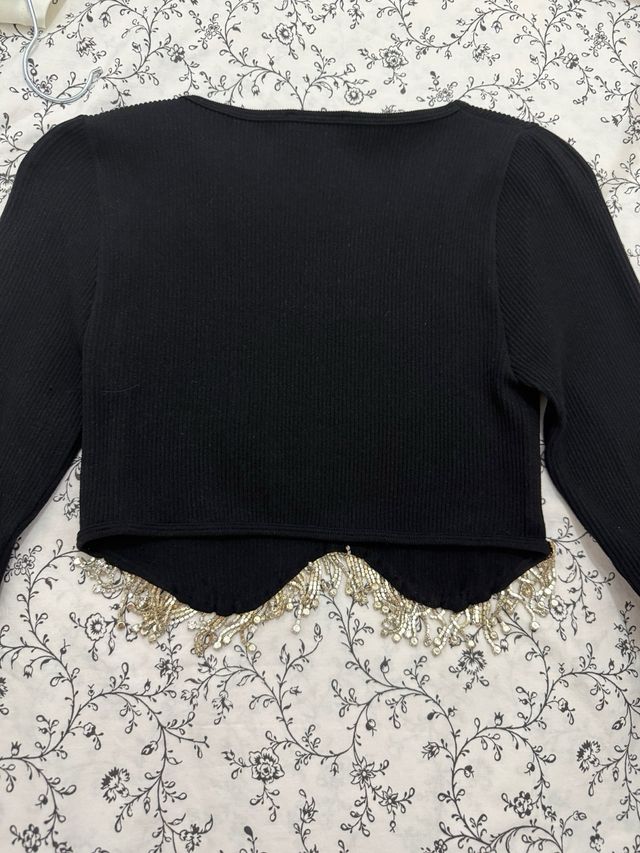 Camiseta Zara manga larga con pedrería