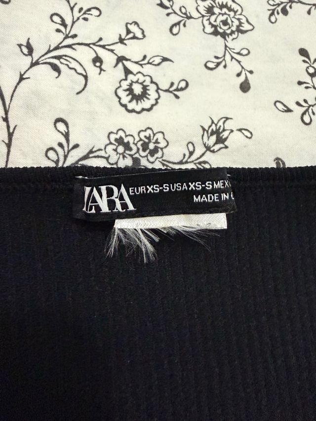 Camiseta Zara manga larga con pedrería