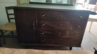 Comò in legno con specchio ,4 cassettoni  capienti