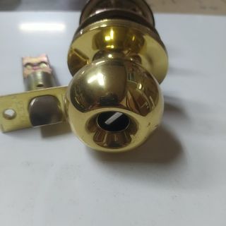 Pomo de puerta con llave y condena