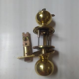 Pomo de puerta con llave y condena