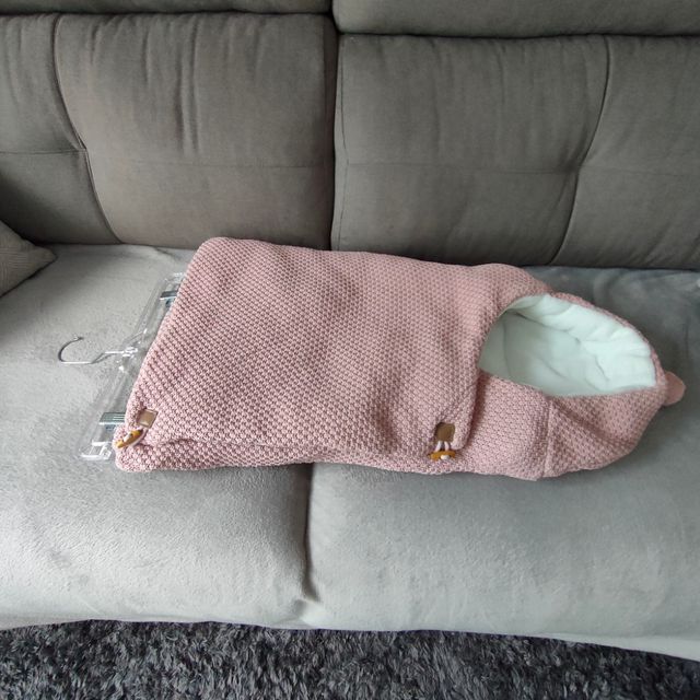 Saco para capazo. Marca Cotton juice. Color rosa.