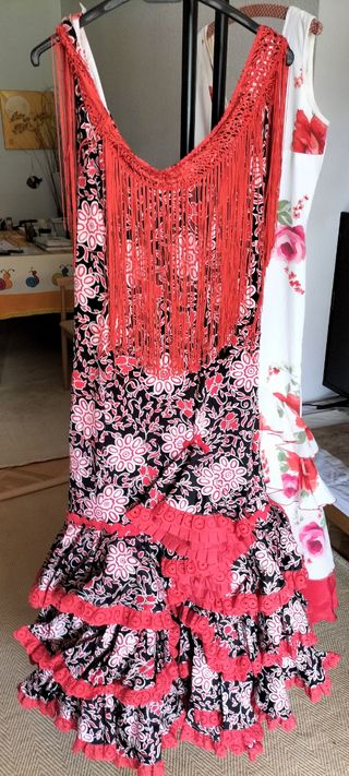 Traje de Gitana Talla 42 Negro y Rojo