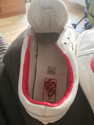 Bambas Vans Blancas con Detalles Rojos