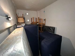 Contenido Trastero con muebles retirados de piso