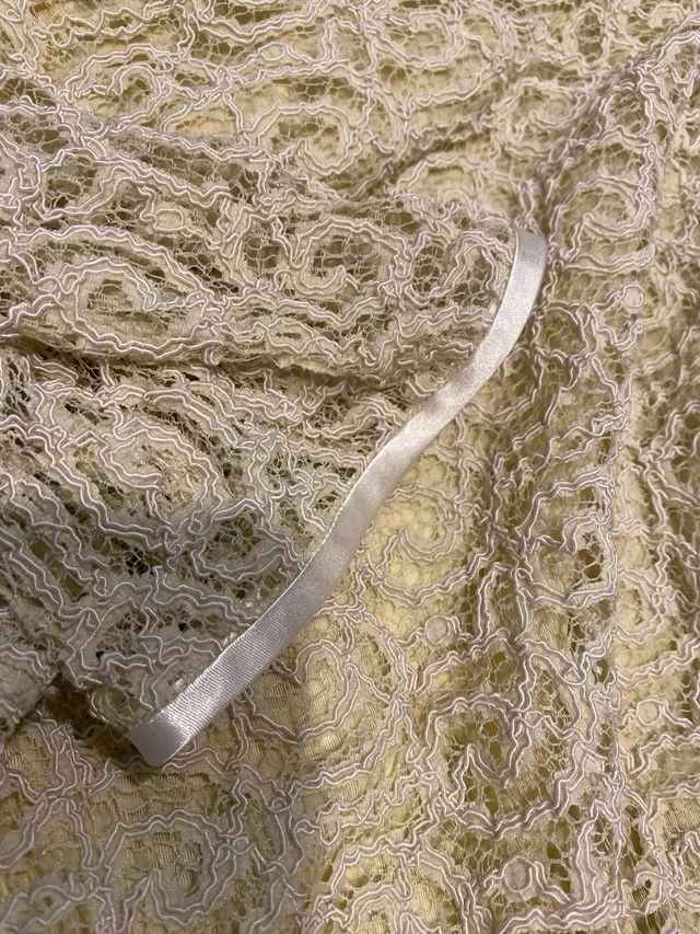 Blusa beis de blonda encaje con forro talla 44