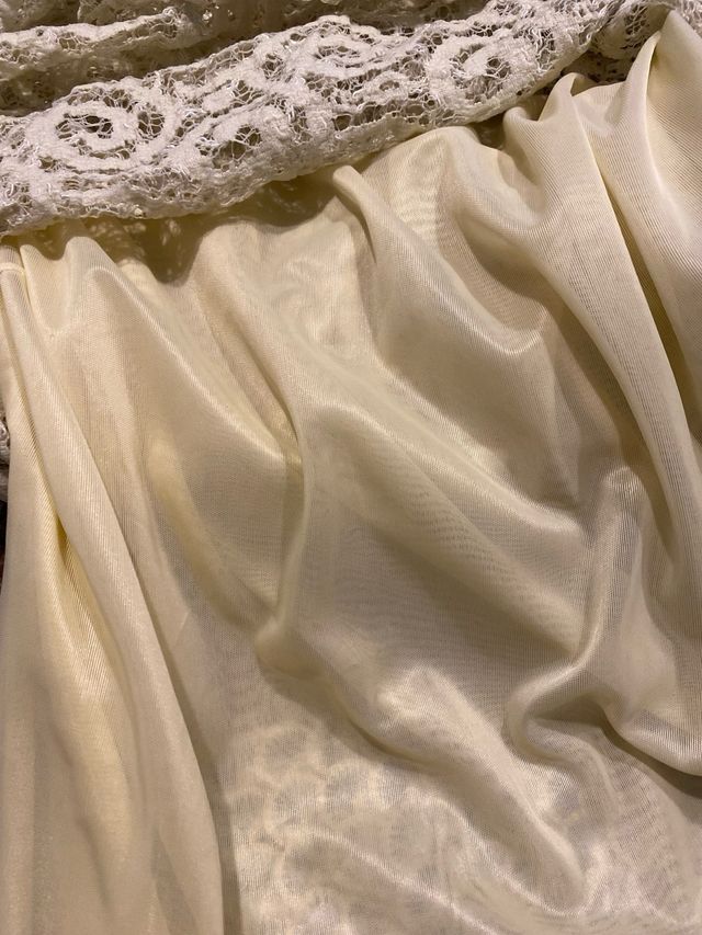 Blusa beis de blonda encaje con forro talla 44