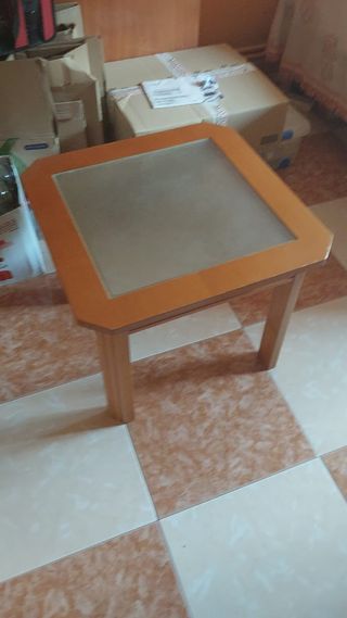 Mesita auxiliar de madera