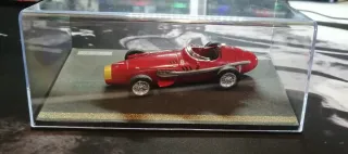 Lotto 2 modellini Maserati + Ferrari scala 1/43