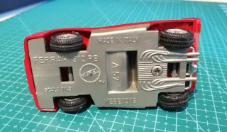 Lotto 2 modellini Maserati + Ferrari scala 1/43