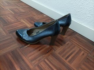 Vendo zapatos de tacón azul