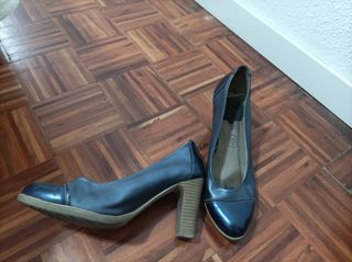 Vendo zapatos de tacón azul