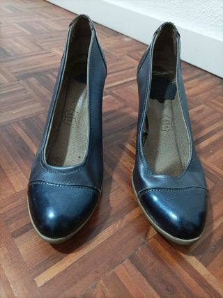 Vendo zapatos de tacón azul